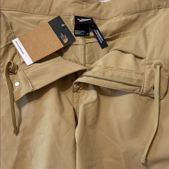 The North Face Men's Khaki Flat Front Shorts 7” Inseam Size 36 - Picture 6 of 10